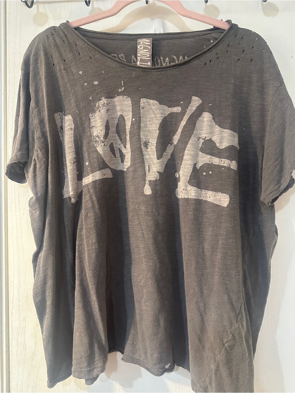 Charcoal Graphic 'LOVE' Tee